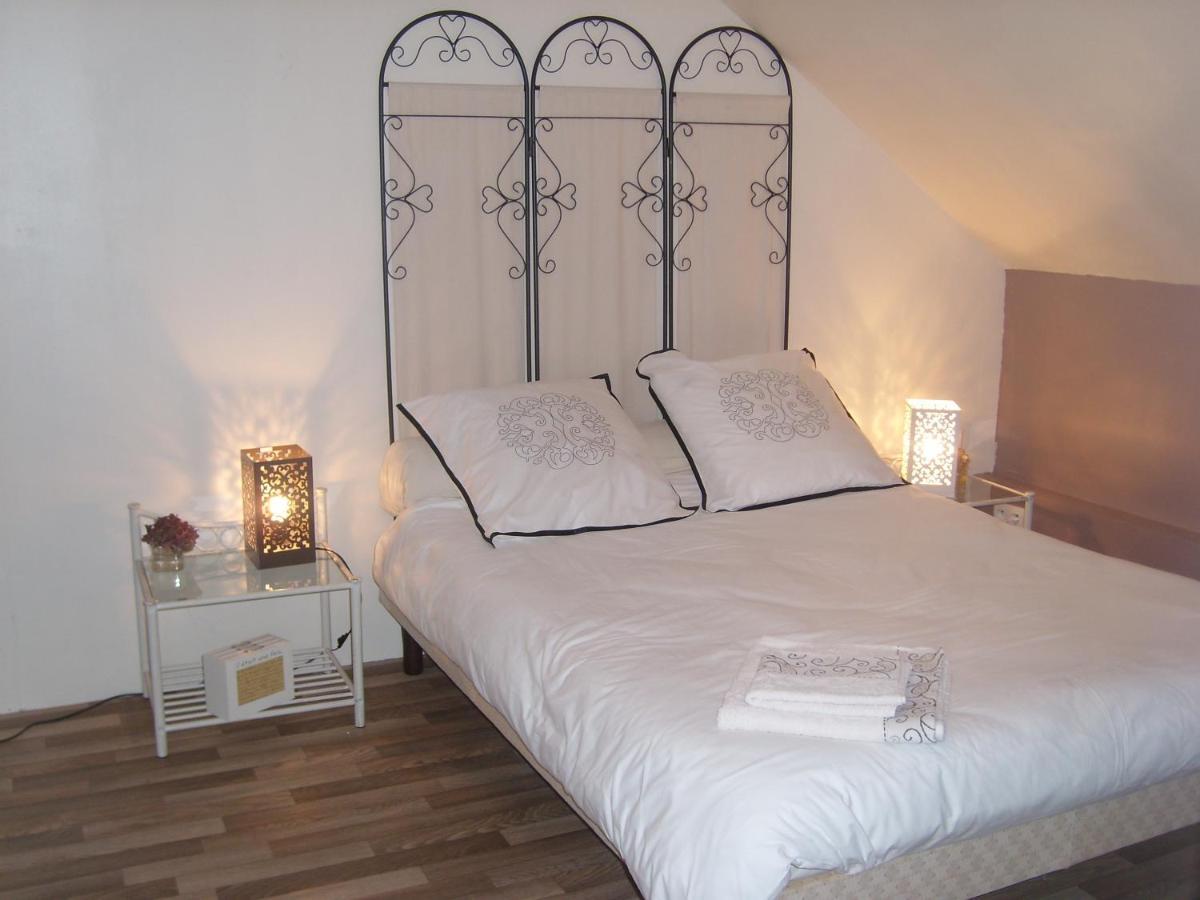 Domaine De La Basse Orme Bed and Breakfast Les Iffs Exteriör bild