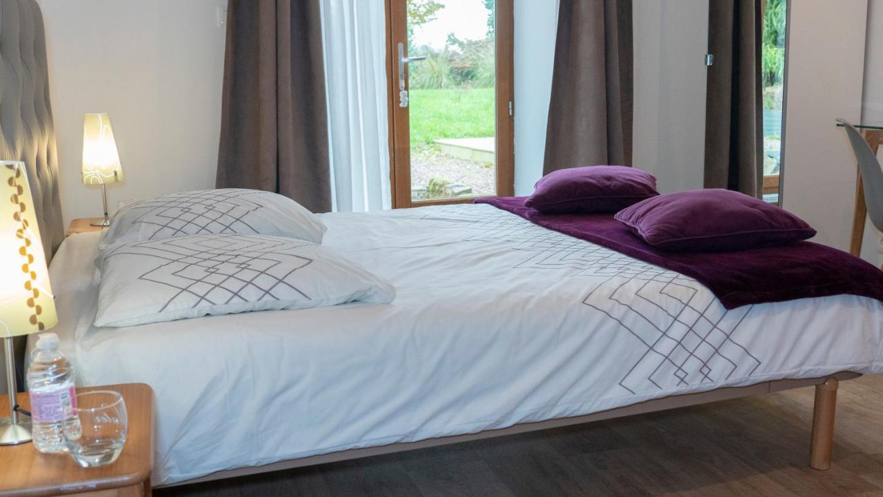 Domaine De La Basse Orme Bed and Breakfast Les Iffs Exteriör bild